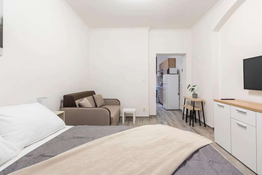 Апартаменты Apartman Vishegrad Карловы Вары Экстерьер фото